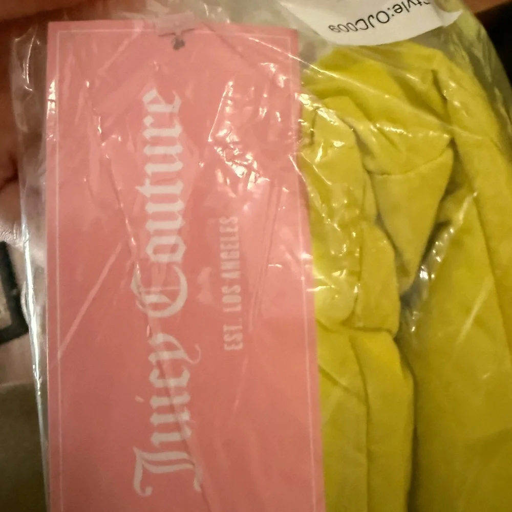 Juicy Couture Onyx Puffer Jacket in neon lime - Picture 10 of 10
